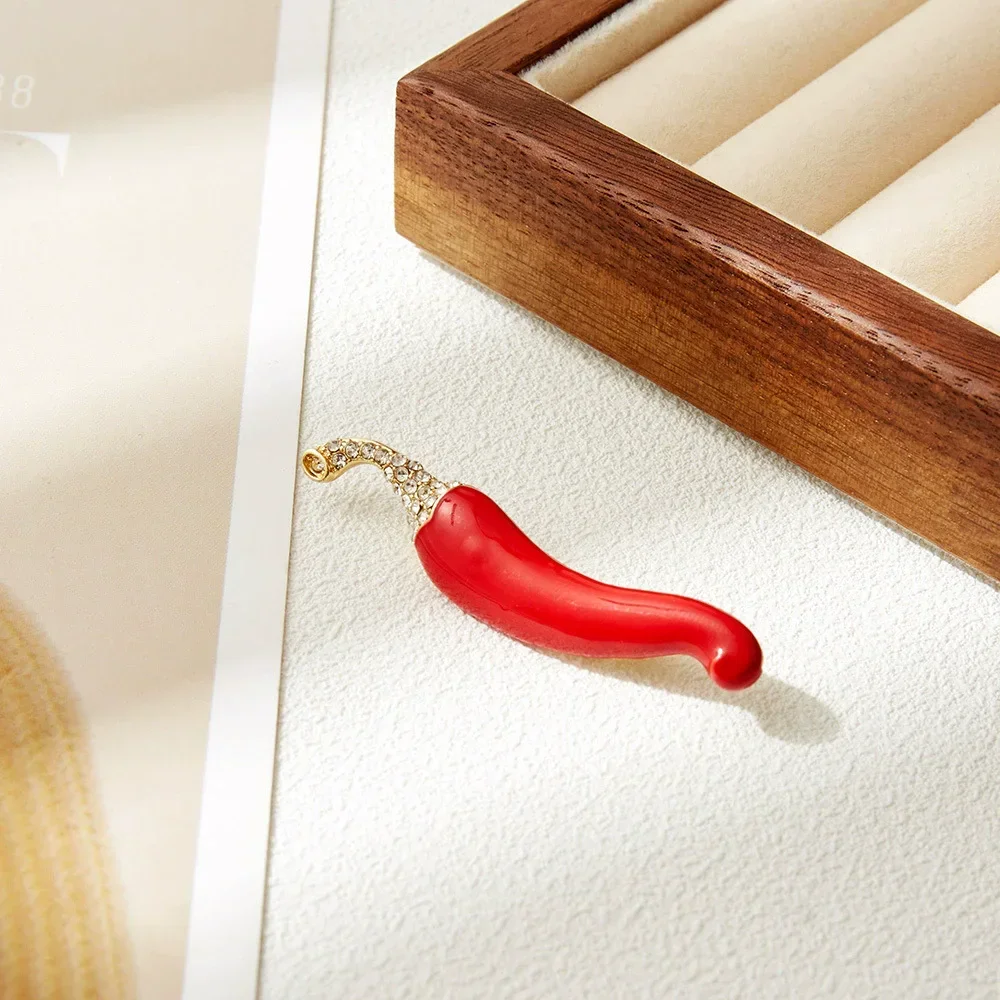 1Pc Exquisite Pepper Brooch for Women Men Cute Pepper Pins Jewelry Trendy Accessories Birthday Party Gifts 2026