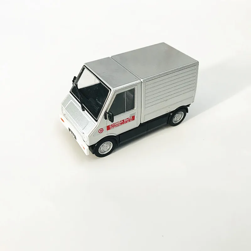 

Снято с производства. Новая модель в наличии. Специальное предложение: литая металлическая модель восточноевропейского фургона, длина около 8 см. Игрушки для детей.