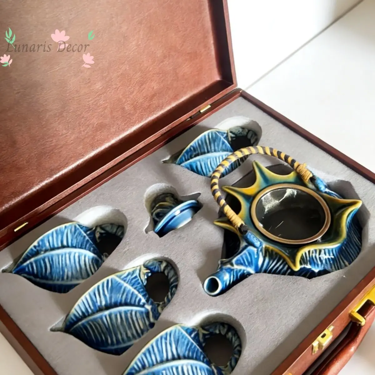 The whole set of ceramic beam pot tea set, celadon set, light luxury tea set, large teacup, four cups in one pot of tea sea view 3