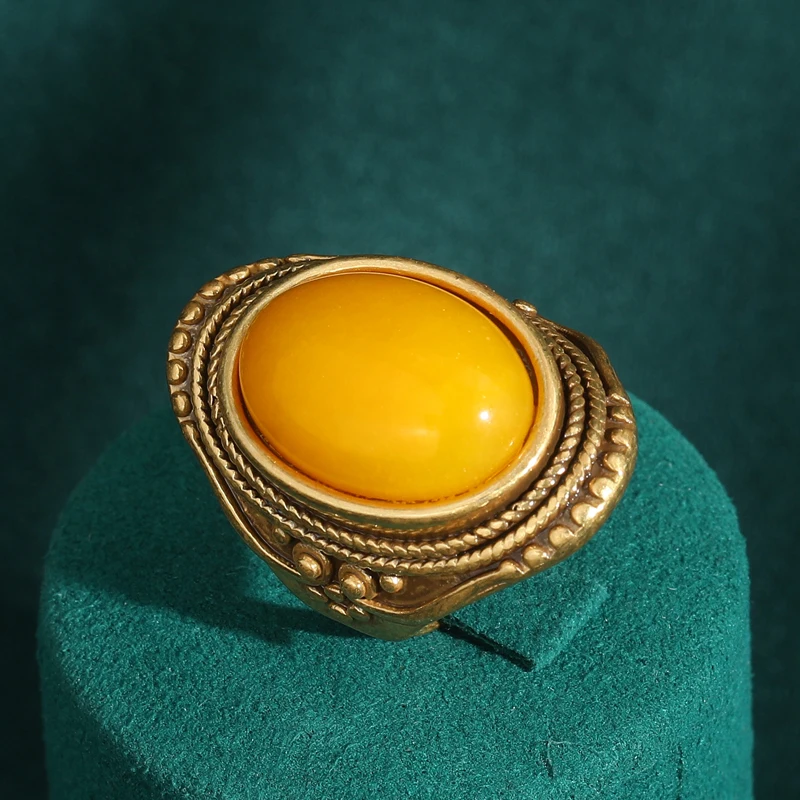 

Vintage Oval Beeswax Yellow Rings Natural Stone Jewelry High Quality Woman Palace Retro Luxury Gold Color Bridesmaid Designer