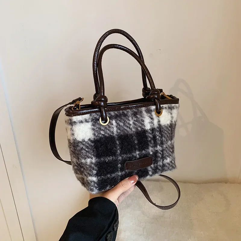 Autumn and Winter New Korean Version Plaid Bucket Bag Niche Design Handbag Foreign Style Fluff Leopard Print Bag