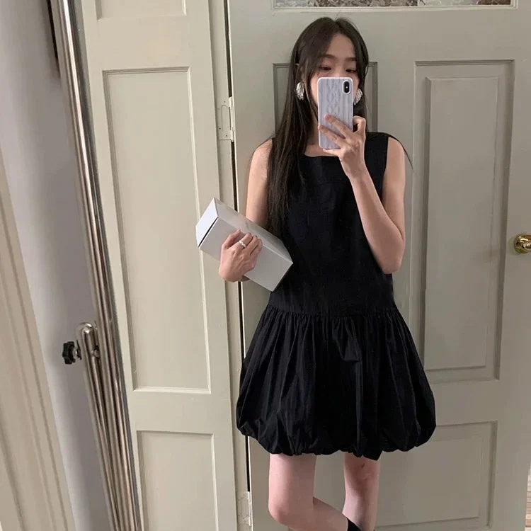 فستان نسائي بسيط بلون سادة ملابس عصرية كورية 2025 صيفي بدون أكمام رقبة مستديرة لطيف نحيف فيستدوس فام #1