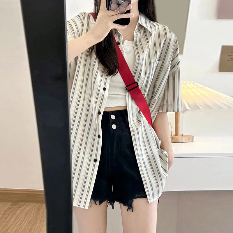 

Japanese Retro Striped Short-sleeved Shirt Jacket Women's New Shirt Design Niche Loose Layering Outer Top Harajuku Round Neck