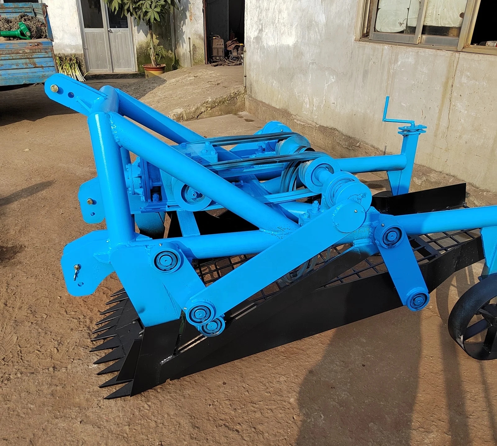 

High Productivity 3-Point Agricultural Harvester Machine For Herbal Crop Harvesting For Sweet Potatoes Cassava Carrots Garlic