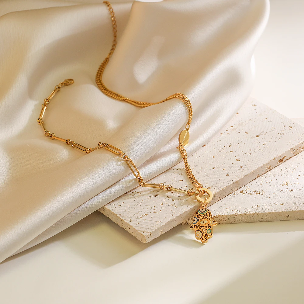 2026 New Arrival Gold Color 316L Stainless Steel Wedding Jewelry Fashion Heart Palm Necklace For Elegant Women Gift