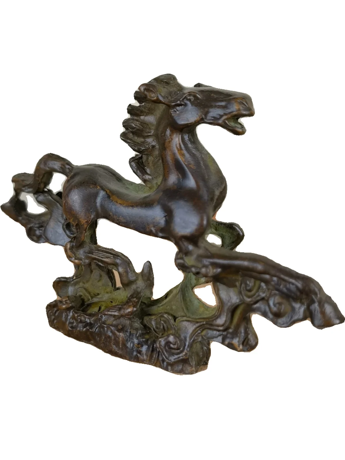 

Antique bronze artifacts attract wealth and flying horses