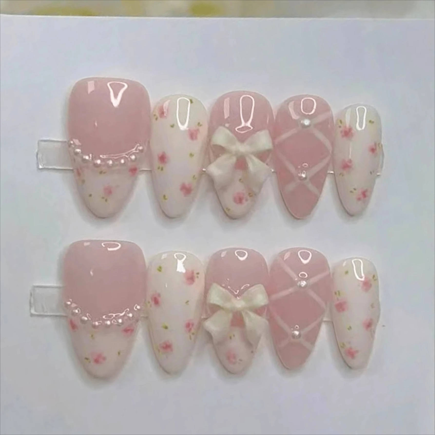 10Pcs Summer Lovely  Red Strawberry Flowers Hand-painted Handmade Wearable False Nails Mid-length Almond Nail Art Set Detachable view 2