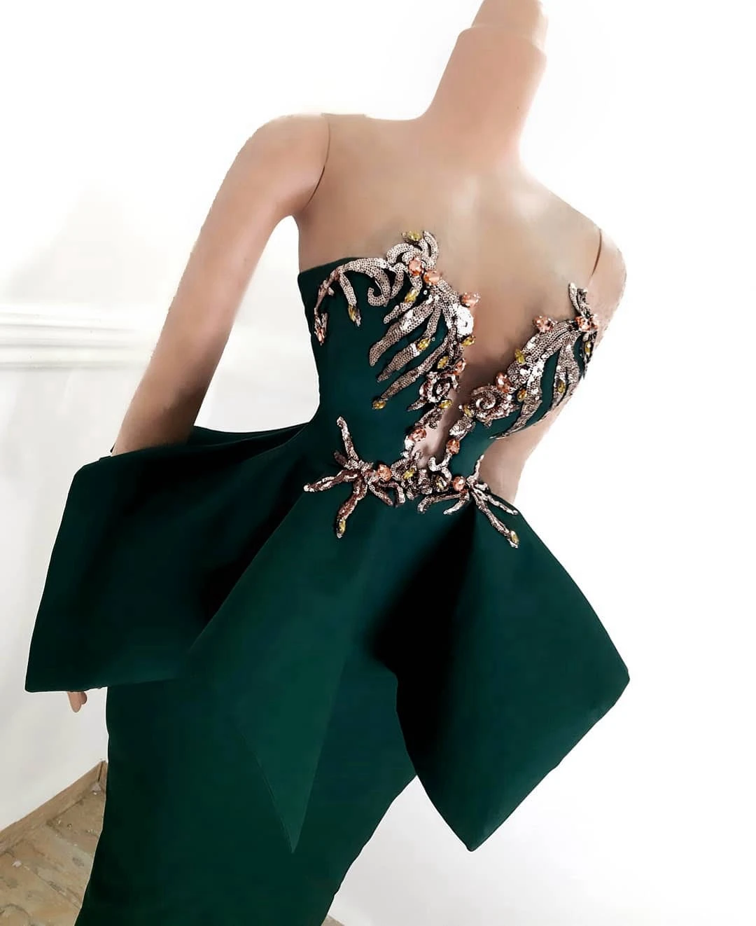 Sexy Hunter Greeen Party Dresses Backless Strapless V Neck Sequins Crystals Beaded Puffy Trumpet Cocktail Dress Knee Length