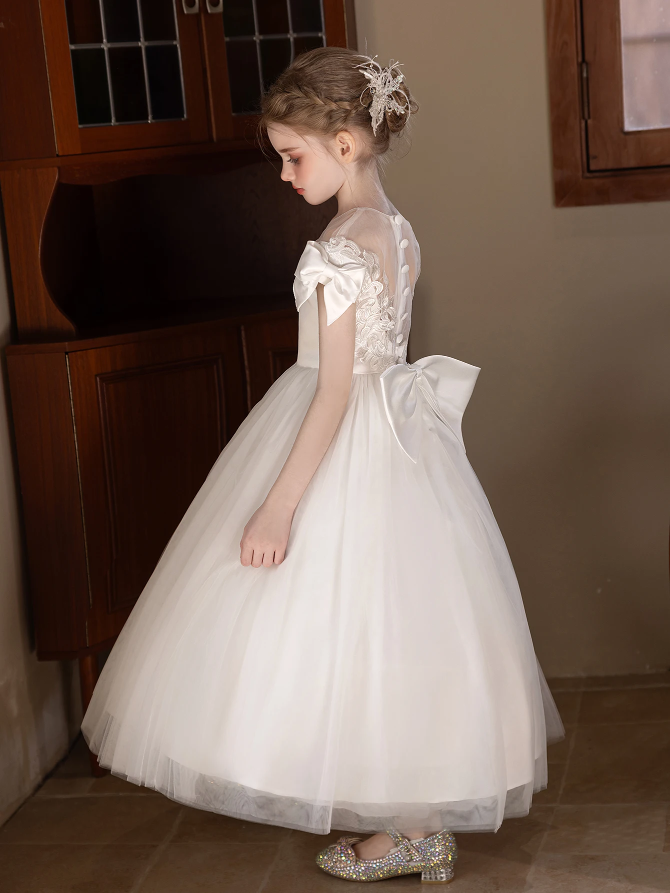 Formal Party Dresses for Girls Young girl White Bridal Gown with Puffed Gauze Skirt Large Bow Design Bridesmaid Dress view 3