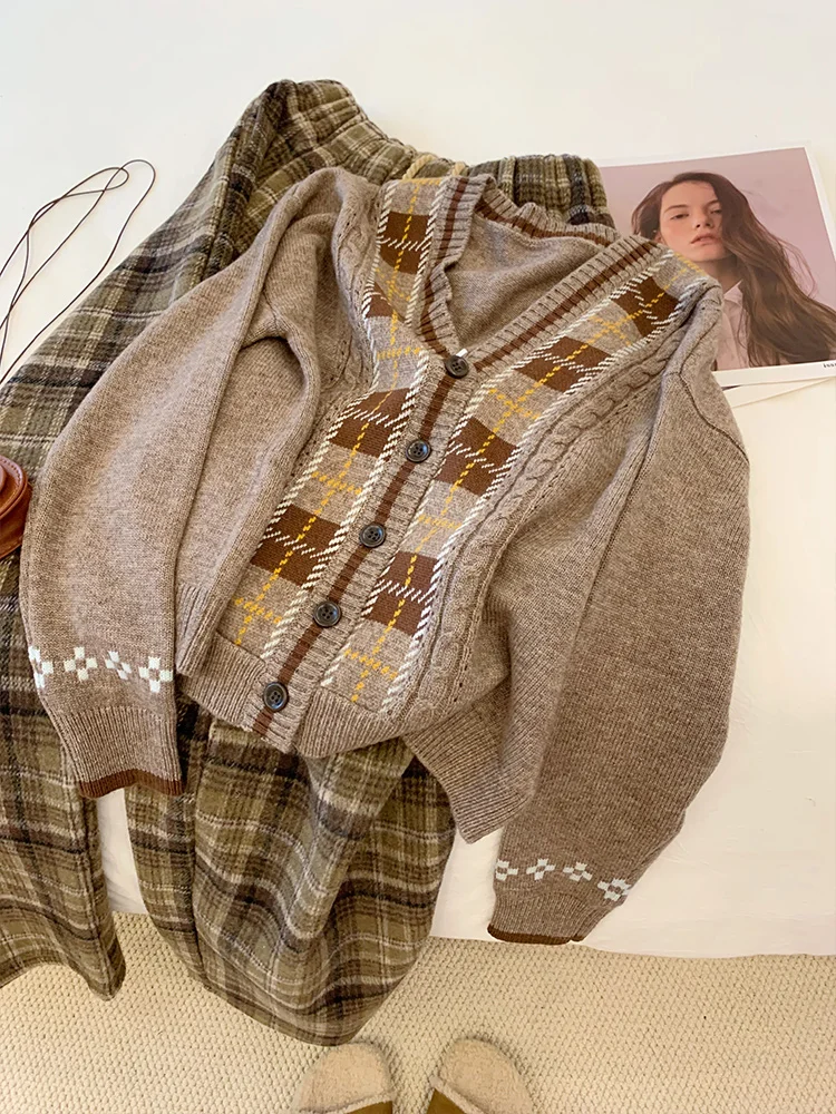 

Retro Plaid V-neck Sweater Jacket for Women Autumn Japanese Style Contrast Color Knitted Cardigan Loose Autumn Student Coat Top