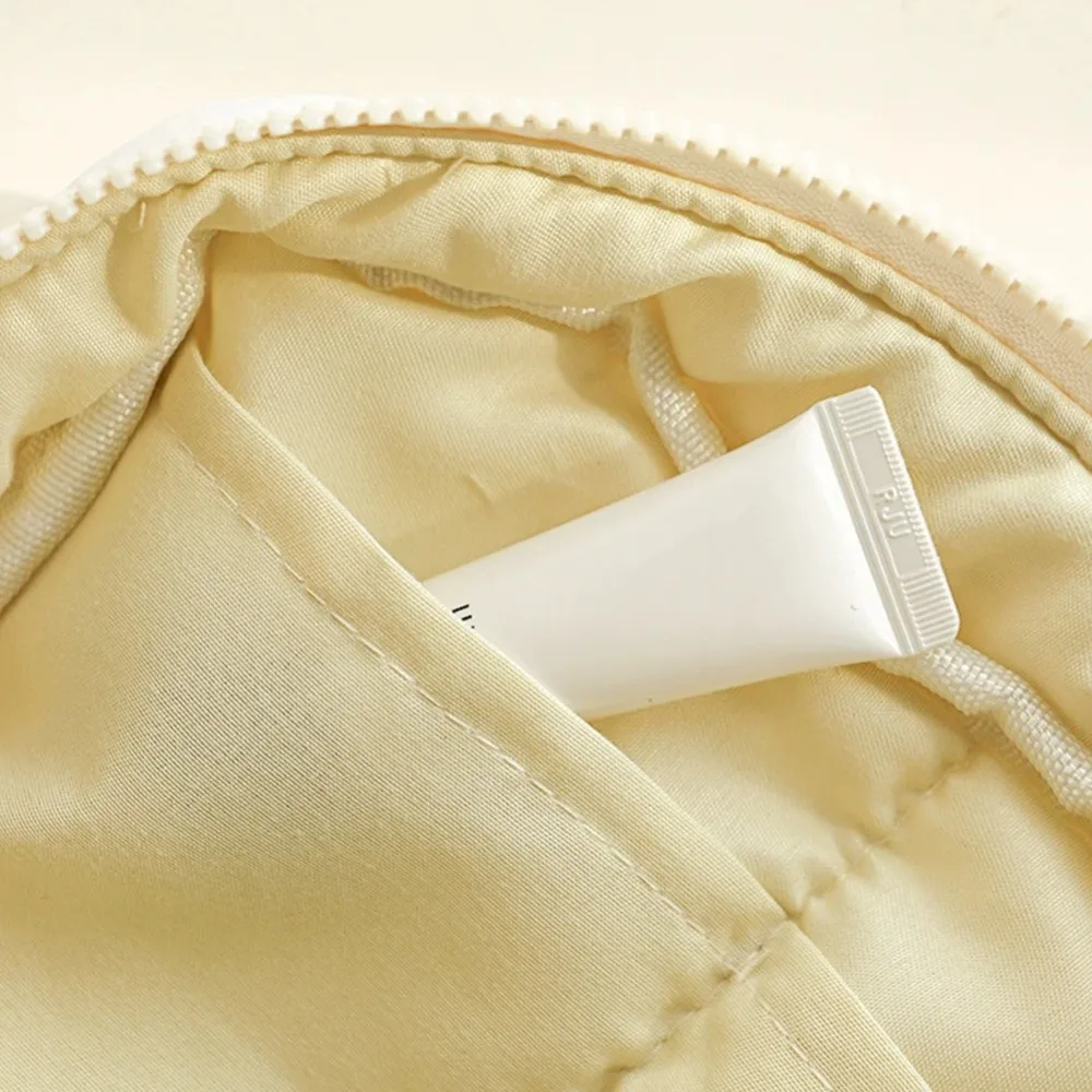 حقيبة مكياج مبطنة منتفخة بلون سادة حقيبة مستحضرات تجميل مربعة ذات سعة كبيرة حقيبة تخزين للعناية بالبشرة في الهواء الطلق