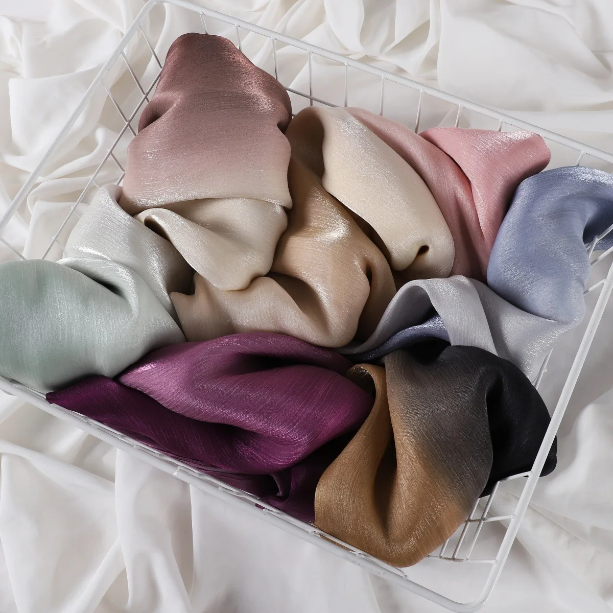 النساء مسلم الحجاب الساتان لامعة التدرج التجاعيد وشاح طويل 180*70 سنتيمتر شال عصابات عقال Bufanda Foulard موضة حك