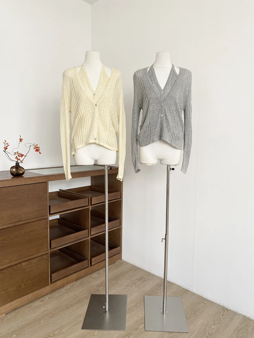 

Spring 2026 Women's Knitted Open Cardigan Slim Fit Hanging Neck Vest Simple Style Korean Atmosphere Sensual Fashion Set