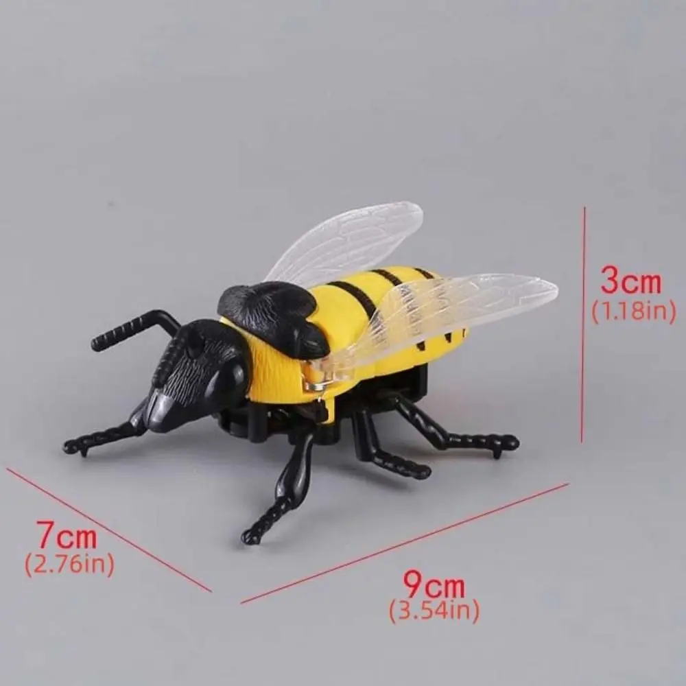 Insetto a carica manuale: modello realistico di scarabeo cicada in plastica, simulazione di insetto a catenella a spirale