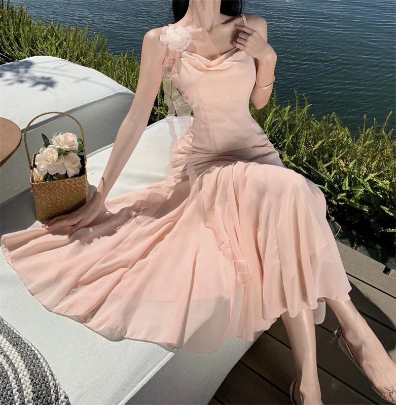 

Elegant backless pink camisole dress for women in summer with a slim waist, long dress, beach skirt