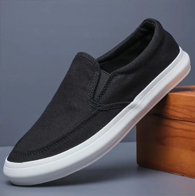 Sepatu kanvas pria, kasual musim gugur baru bernapas lembut Slip-On untuk pria Loafer sepatu nyaman Low-top sneaker