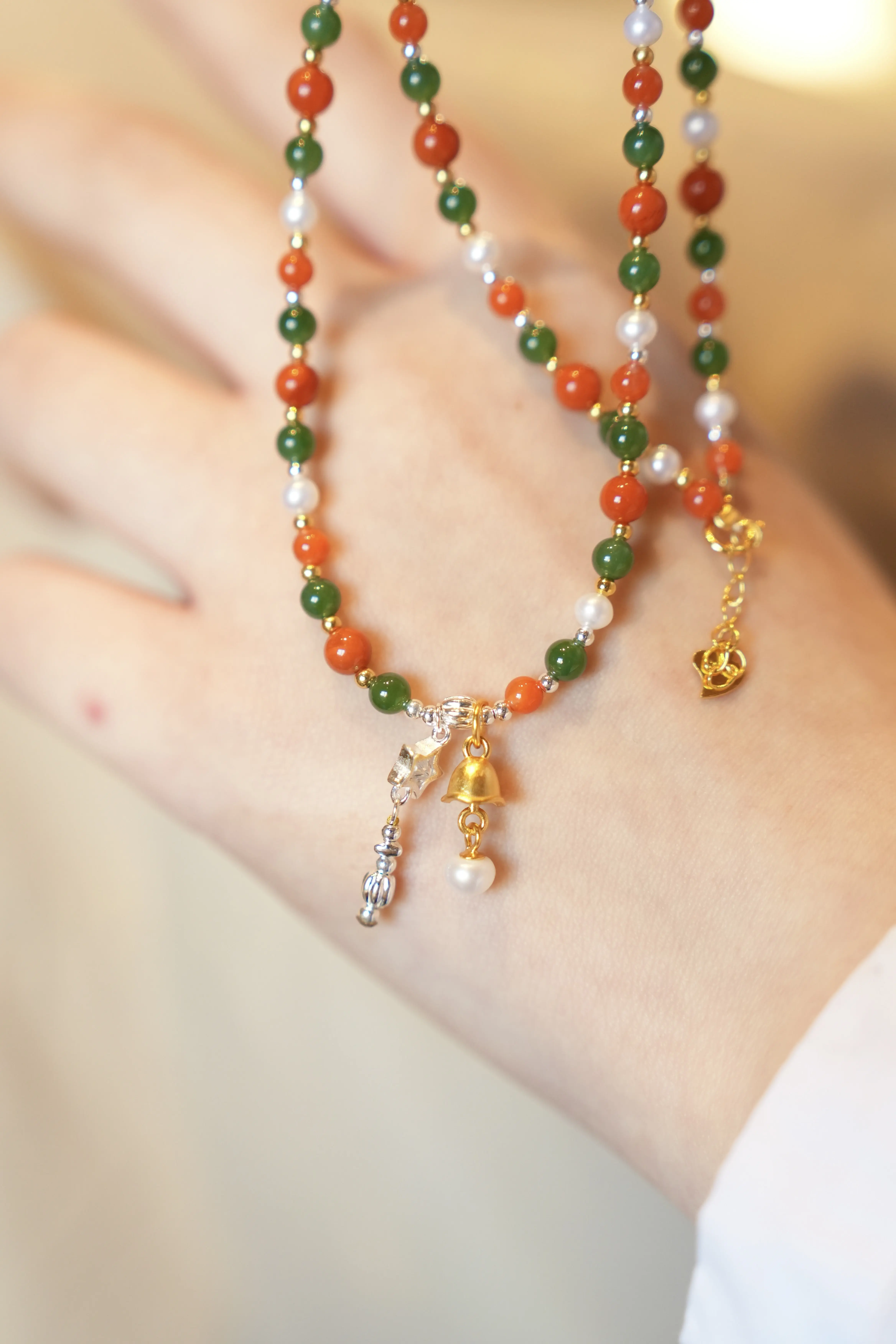 

Натуральное ожерелье из разных камней, красный агат, жемчуг, нефрит, позолота 925 пробы, колье в китайском стиле, подарок