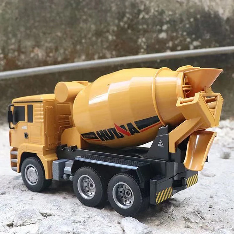 HUINA 1/18 333 2.4G 6CH RC Carro de concreto Mixer Truck Modelo Trator Presente Rádio Brinquedos de presente em estoque