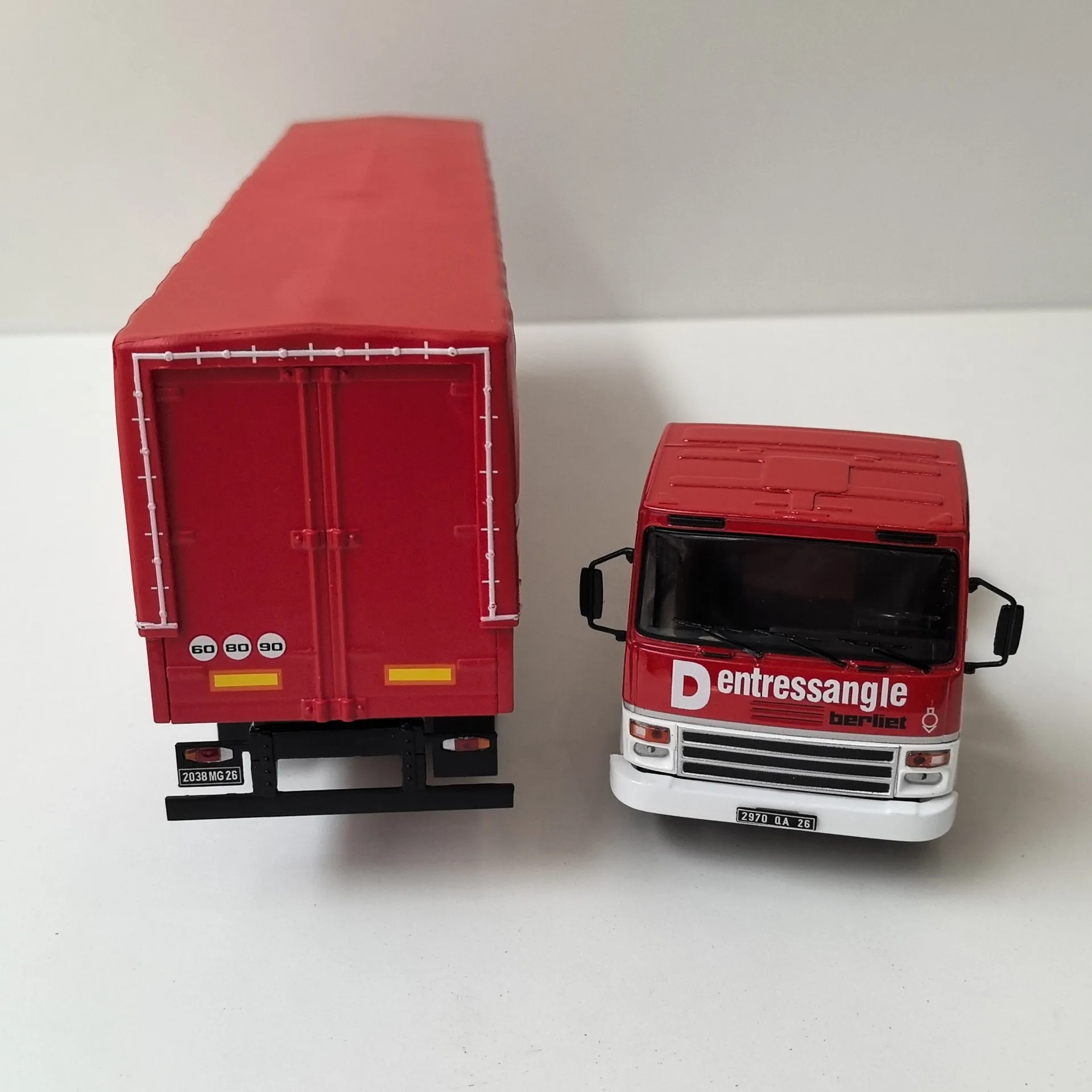 Moulé sous pression ODEON 1/43 échelle BERLIET TR260 Berliet tracteur camion modèle tête alliage corps de voiture en alliage plastique modèle de voiture jouet à collectionner