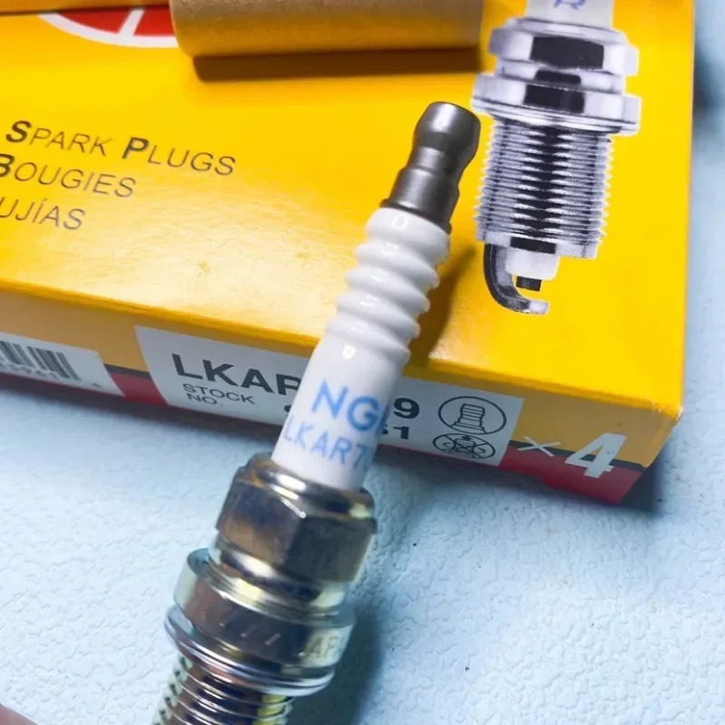 Original genuine four stroke 200-300 horsepower new V6V8 cylinder ignition spark plug for outboard engine