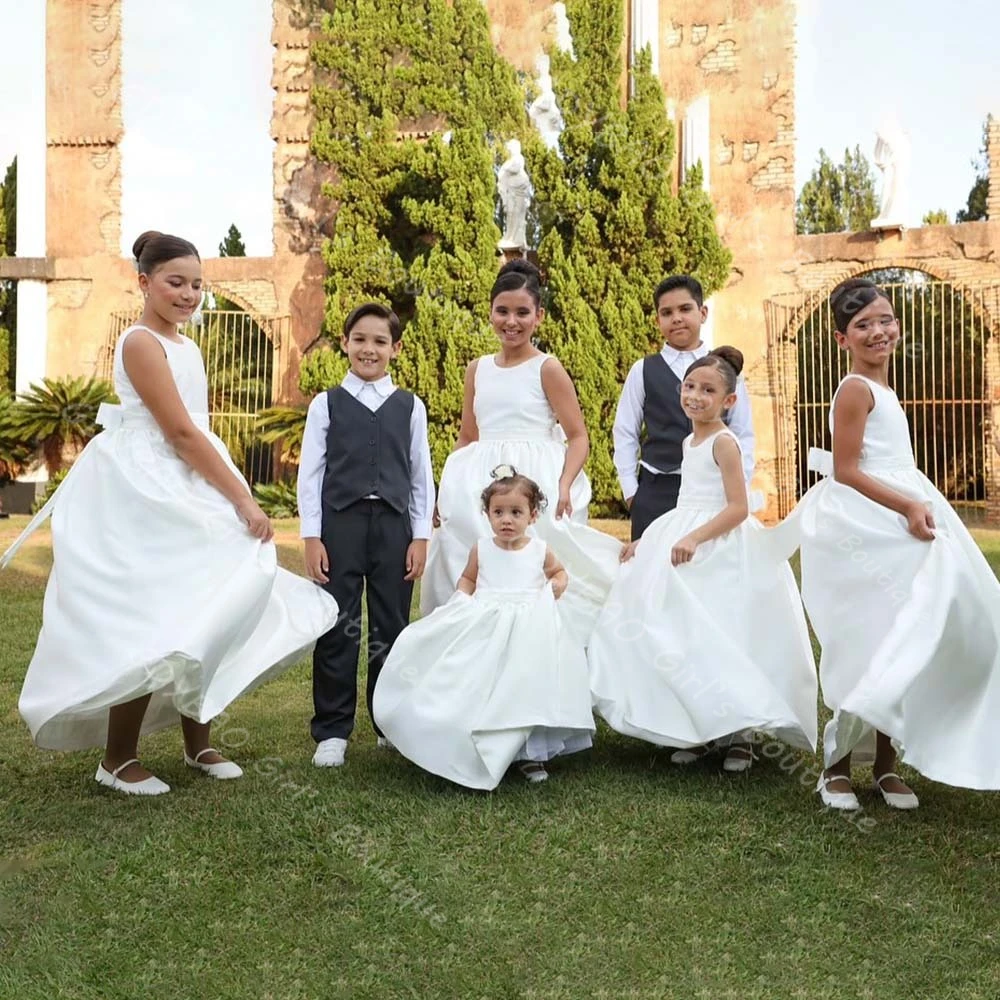 Aangepaste satijnen bloemenmeisjesjurk voor bruiloft bruidsmeisje ronde hals open rug eerste communiejurk met strik kinderfeestjurk