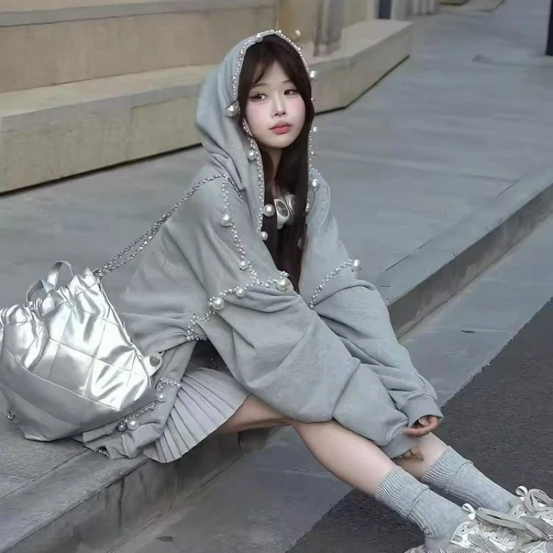 

Нишевая модная толстовка с серым жемчугом и свободной молнией. Толстовка с капюшоном. Плиссированная юбка. Повседневные комплекты 2026. Осень/зима.