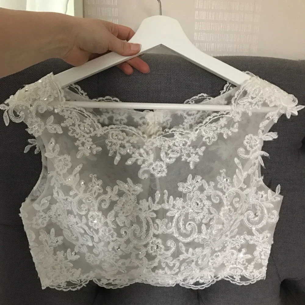 Apliques sin mangas Bolero de boda Scoop envolturas nupciales para fiesta de boda graduación chaqueta de novia con cuentas de cristal Bolero encogimiento de hombros