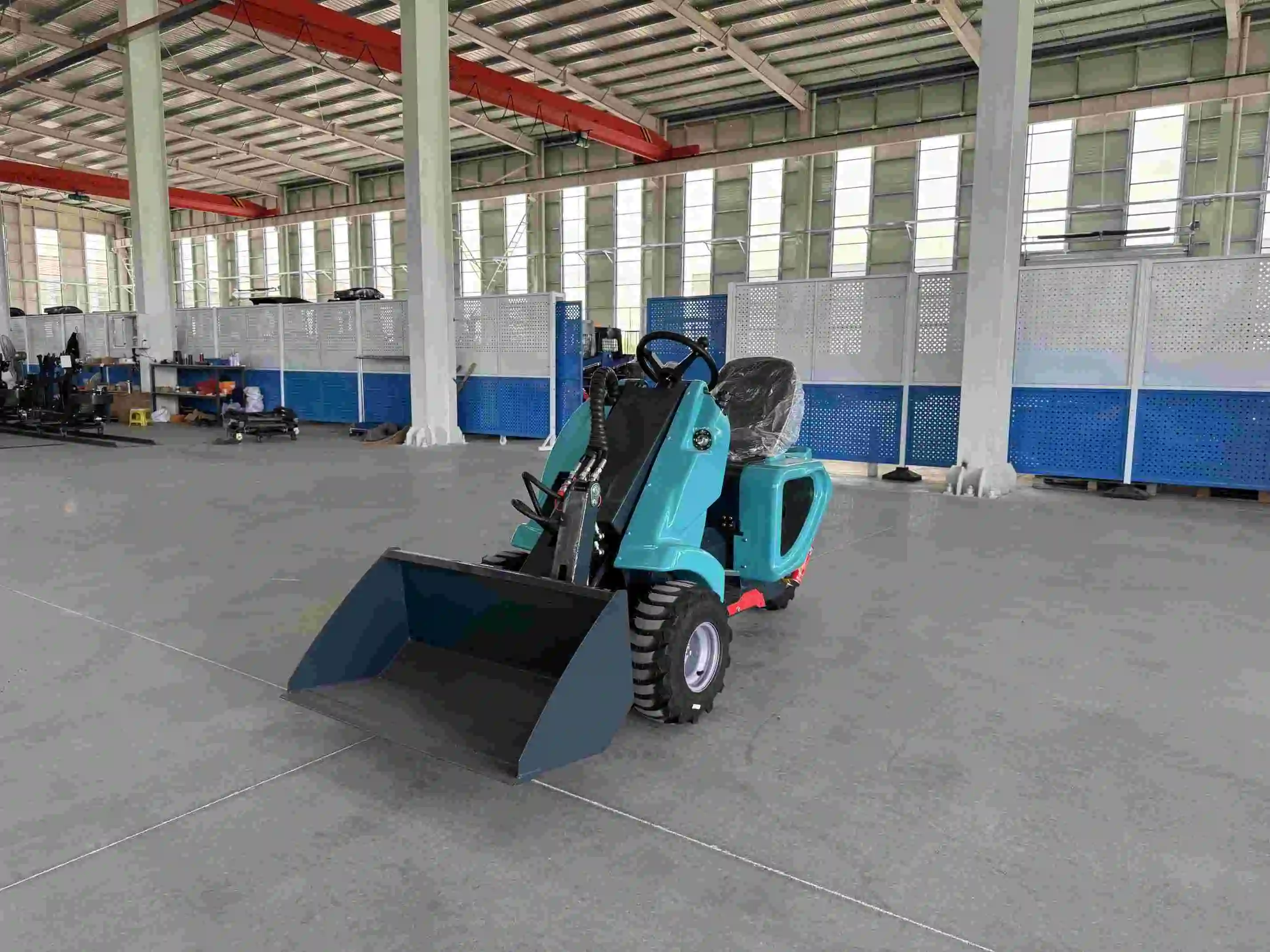 Small 3 Wheel Skid Steer Loader 0.6T EPA Euro5 Diesel for Construction Farm Landscaping Yard Use