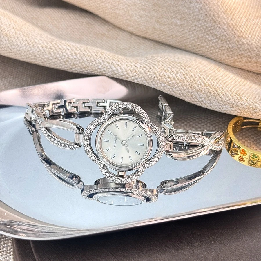 Легкий роскошный женский браслет с четырьмя листьями клевера, кварцевые часы с крестом, циферблат, кварцевые часы, ремешок из нержавеющей стали, браслет для наручных часов