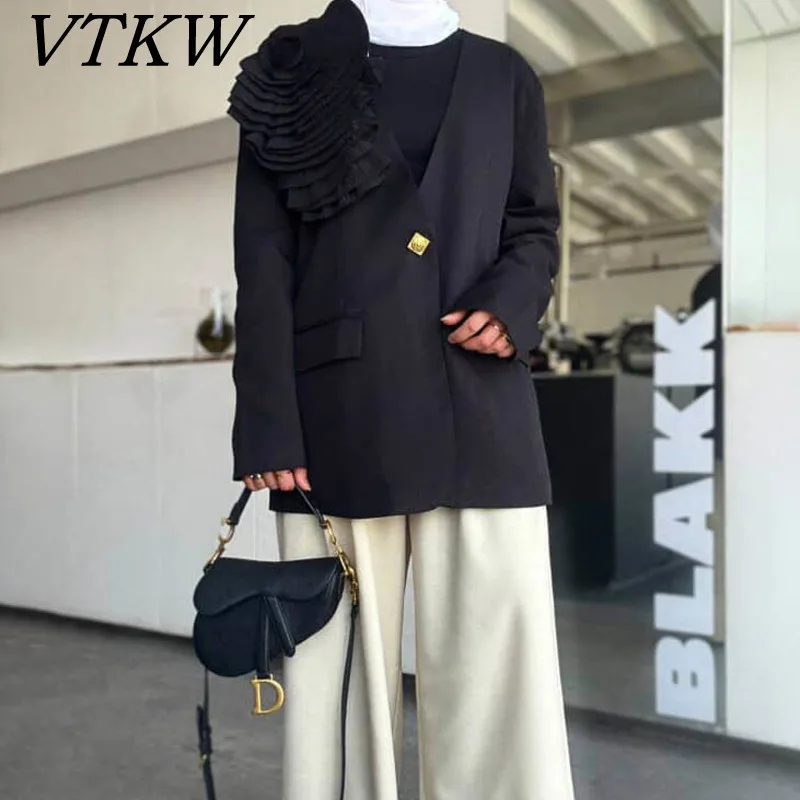 

VTKW V-образный вырез на одной пуговице, трехмерный цветочный декоративный дизайн, новинка весны 2025, женский пиджак, свободный однотонный пиджак