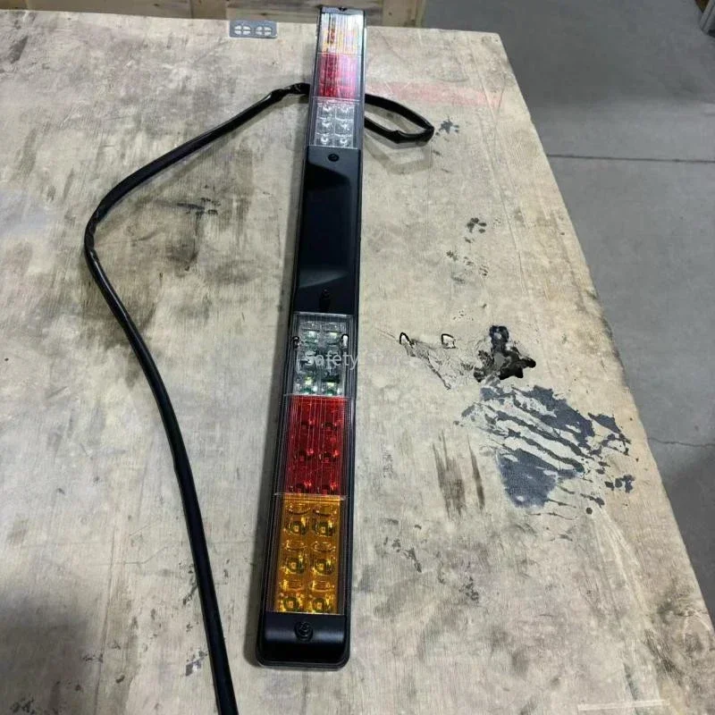 

0009740262 задние фонари подходят для аксессуаров для вилочных погрузчиков Linde 1218/1220/1276/1286 моделей.