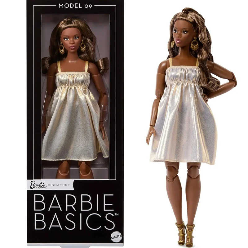 Muñeca Barbie Signature Basics 09 Original, Modelo Chubby, Cabello Rizado Castaño, Vestido Brillante, Tacones, Juguetes Coleccionables para Niñas, Articulaciones Móviles