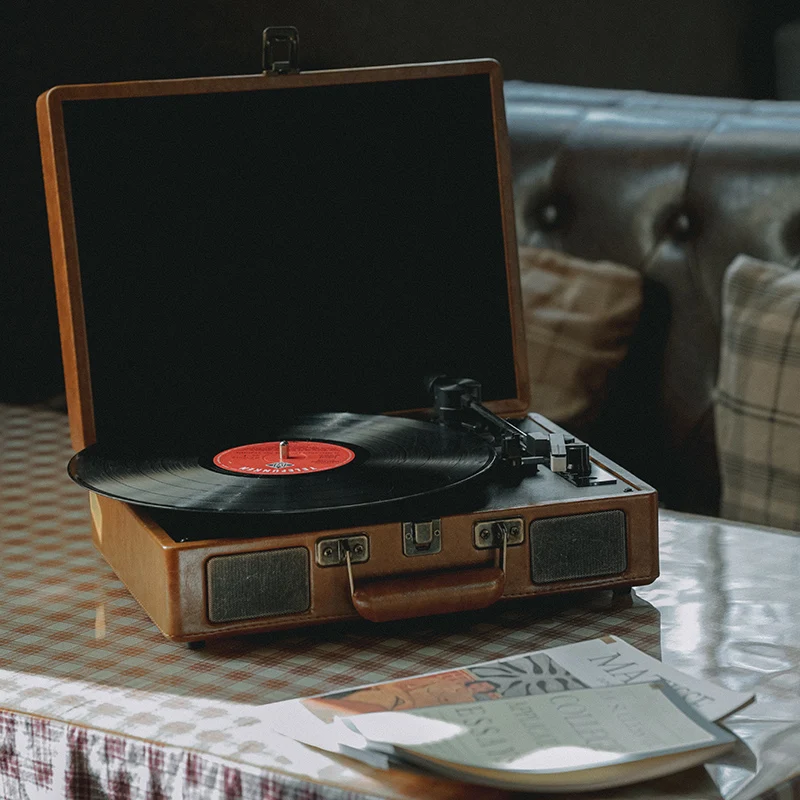 Dynamic magnetic head vinyl turntable machine old-fashioned phonograph retro record player bluetooth