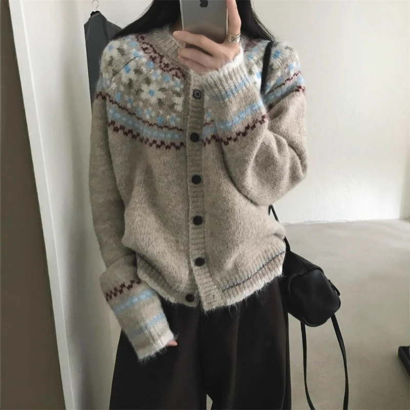 

2025 Women's Autumn Winter New Knitted Sweater Korean Vintage O-neck Jacquard Weave Cardigan Loose Lazy Knitwear Coat Tops