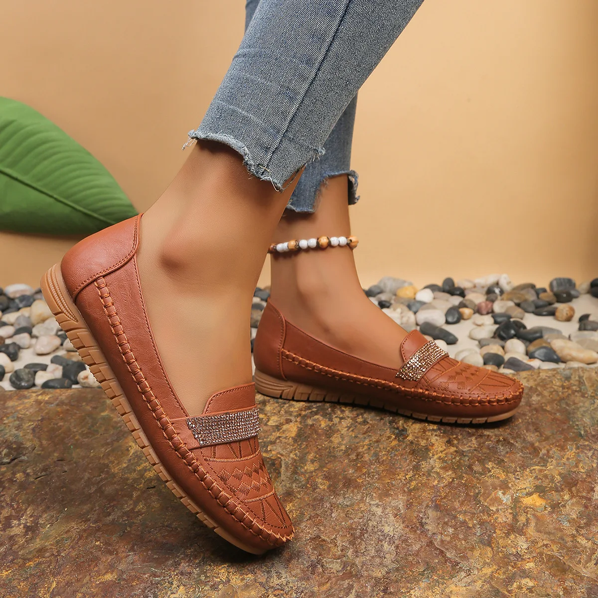 Large Size Popular Foreign Trade Women's Shoes Retro Women's Flat Shoes Rhinestone Decorative Single Shoes