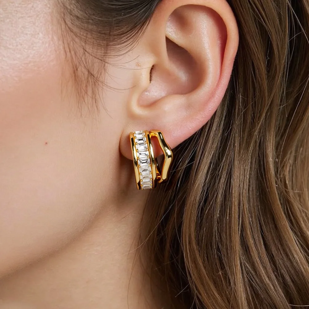 

Simple Style 18K Gold Earrings Stainless Steel Earrings with White Crystal High-end Sense Waterproof Studded Earrings