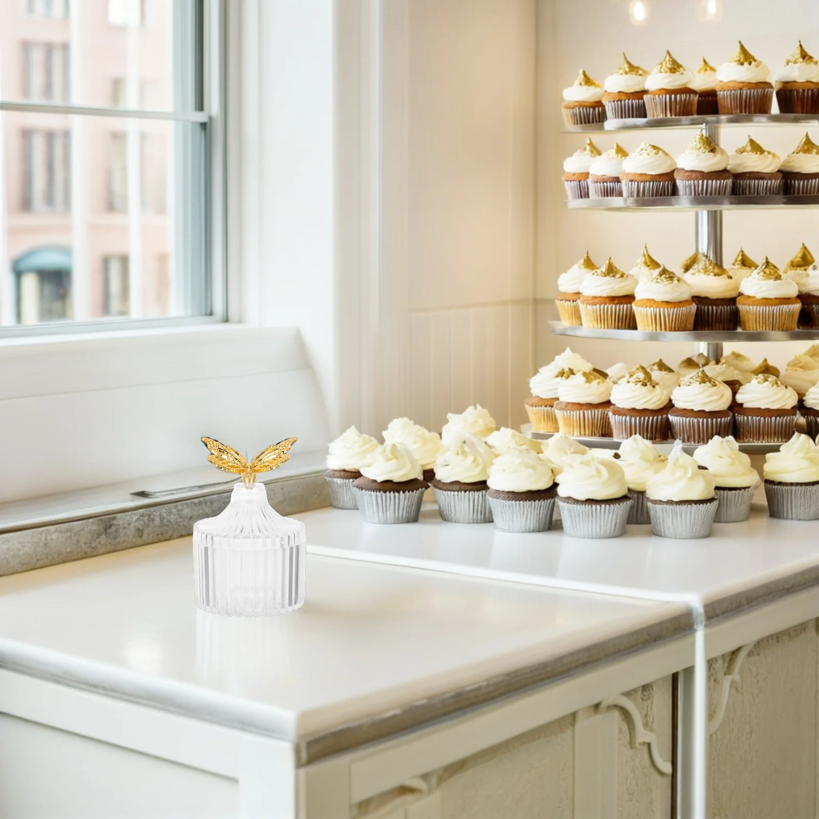 

12Pcs European Style Wedding Favor Boxes Clear Candy Containers Butterfly Lid Decorative Treat Party Storage Boxes for Desserts