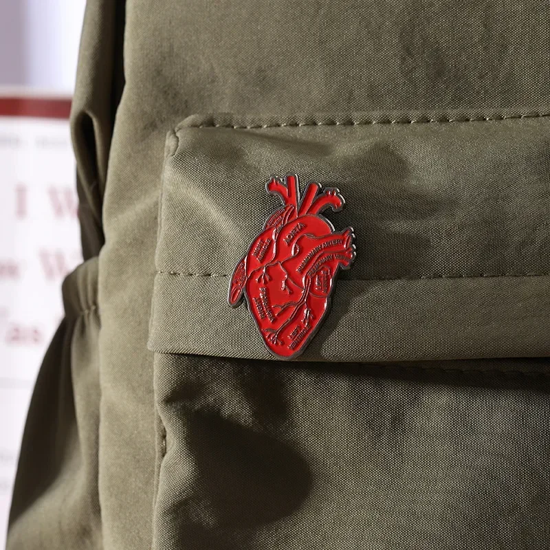 Creative Red Anatomical Heart Alloy Brooch for Clothes Doctor Nurse Clothing Bag Decorative Pin Badges Metal Pins for Backpacks