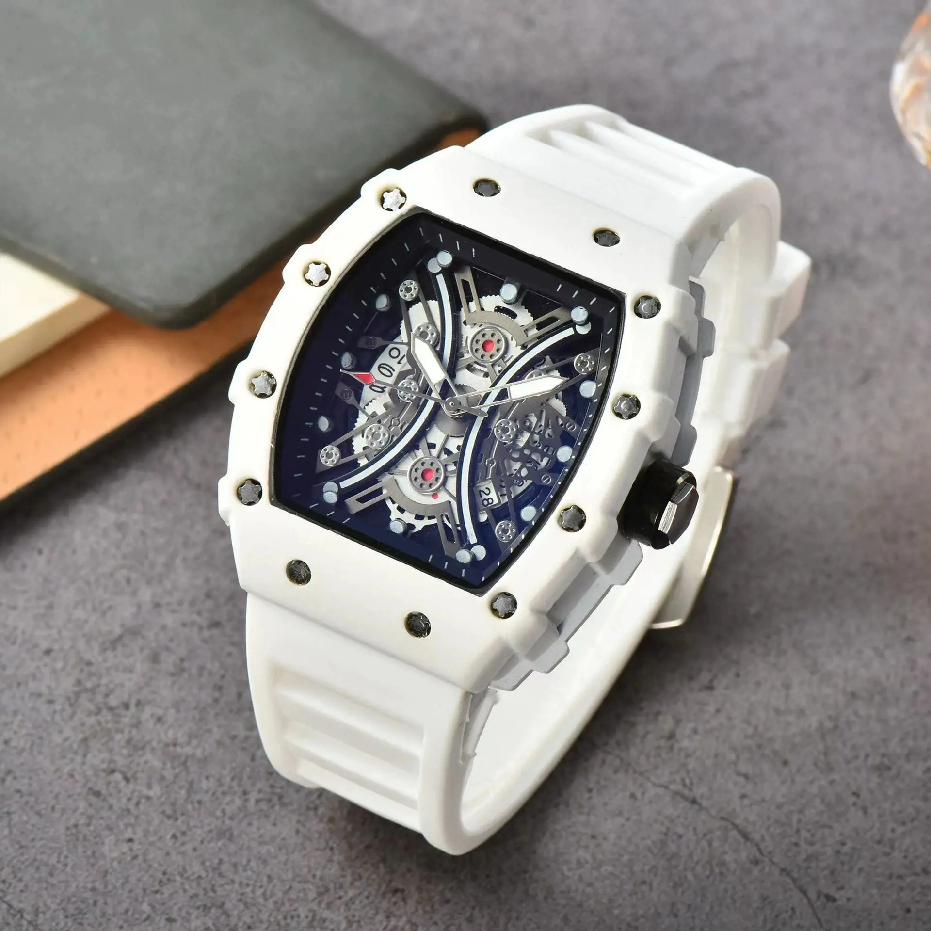 ساعة يد رجالية كوارتز بيضاء فاخرة ساعات أوتوماتيكية للرجال ساعات آلية للرجال اتجاه شفاف مقاوم للماء جمجمة