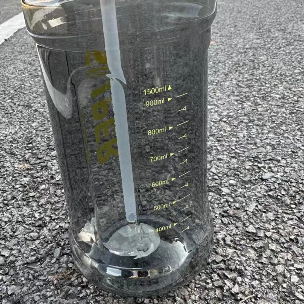 

Соломенный спортивный чайник с градуированной соломинкой, 1,3 л, 1,5 л, 2 л, чашка для воды с соломинкой, герметичная портативная бутылка для питья для фитнеса