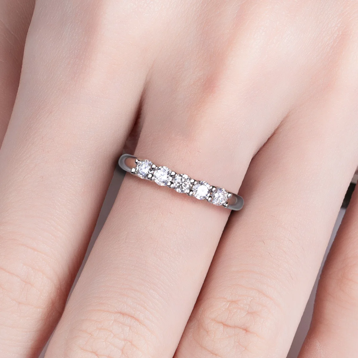 Carnica 3mm 0.1CT Real Moissanite Ring Copper 5 Stone Setting Stackable Band for Women Sparkling Wedding Jewelry GRA D Color Hot