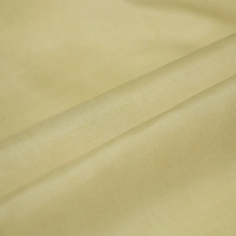 

Ткань из шелка Tussah узкой ширины, цвет старого материала, окрашенная в растениях, трава и окрашенная drewn, дизайнерская ниша