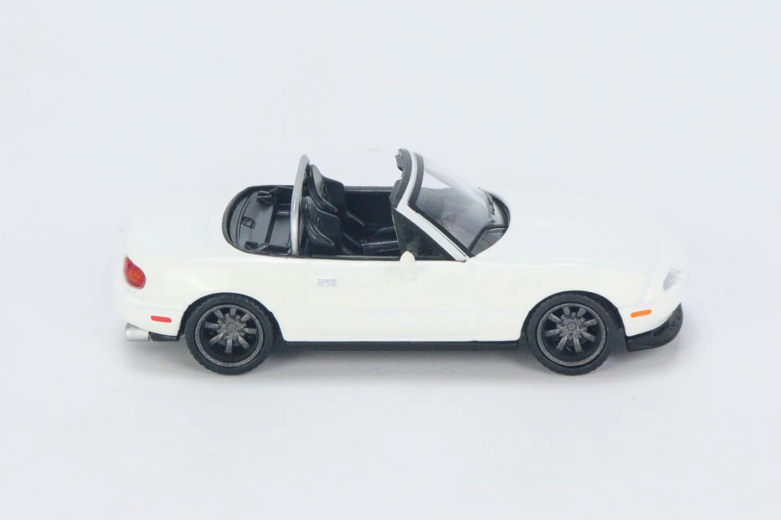 GT 1:64 Scale Diecast Alloy Mazda Miata MX-5 (NA) Convertible Sports Car Model Classic Adult Toy Gift Souvenir Static Display