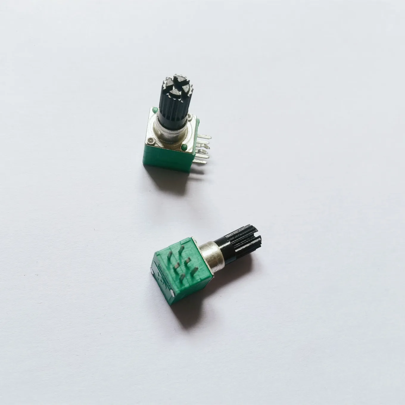 Original new 100% RK097G double potentiometer C50K C300K C20K C10K C500K C250K C100K shaft length 15MM (SWITCH)