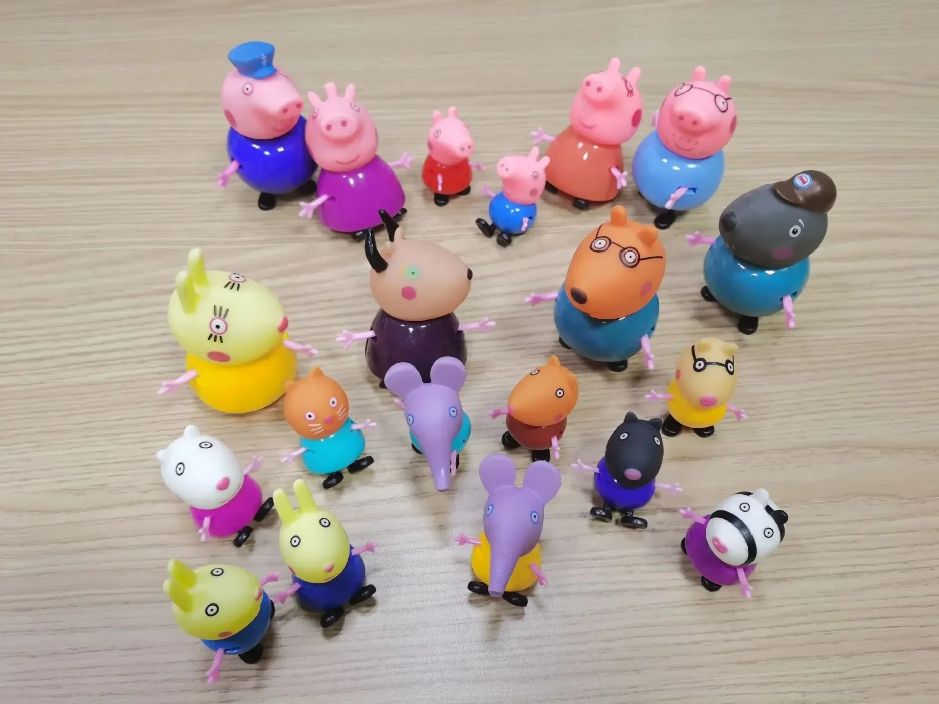 Peppa Pig-ピンクのおもちゃセット,アクション人形,ジョージと25人の友人,家族のおもちゃ,ママとパパ,アニメパーティーのおもちゃ,子供のためのクリスマスプレゼント