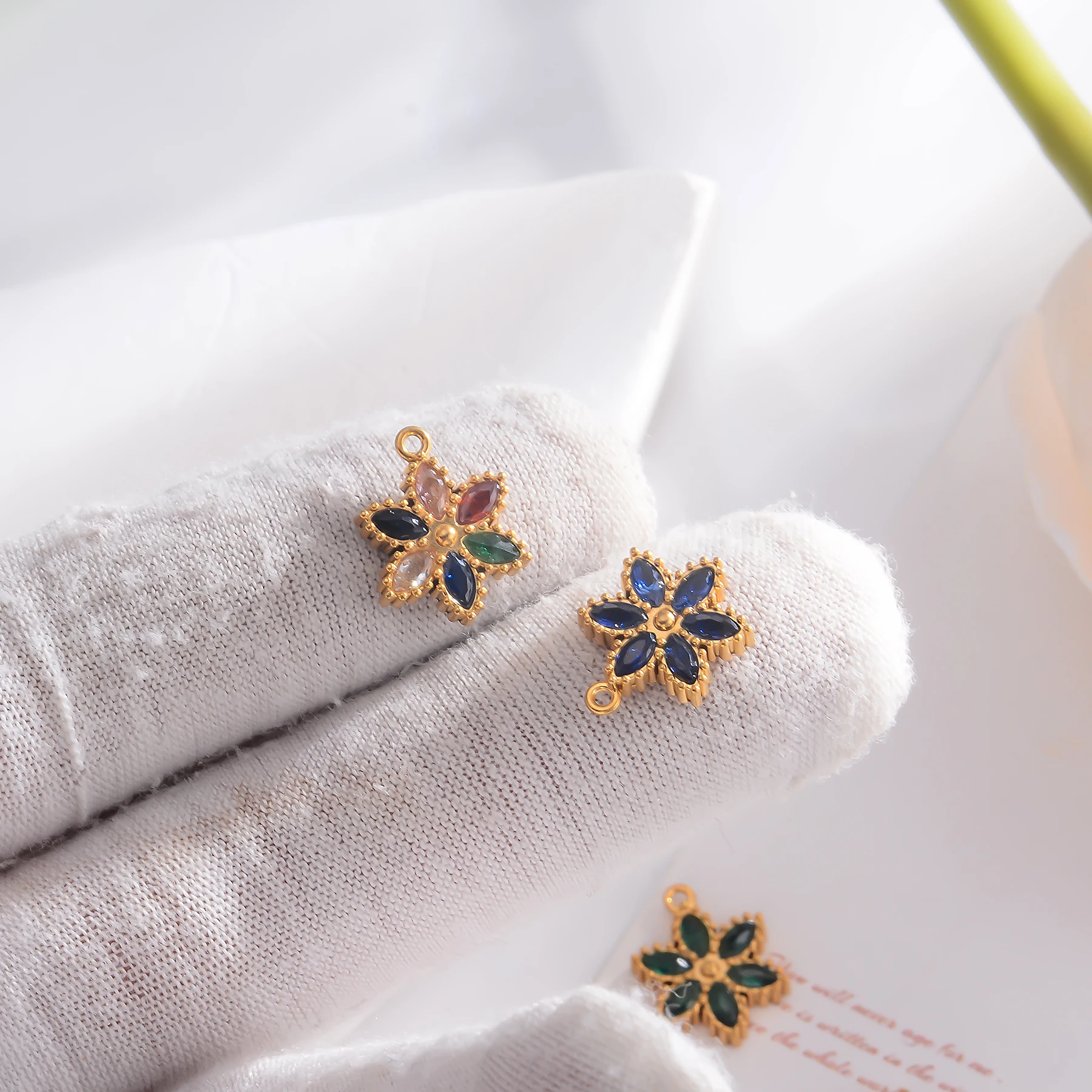 10Pcs Wholesale Stainless Steel Gold Plated Small Mini Flower Charms DIY Handmade Necklace Bracelet Earring for Women