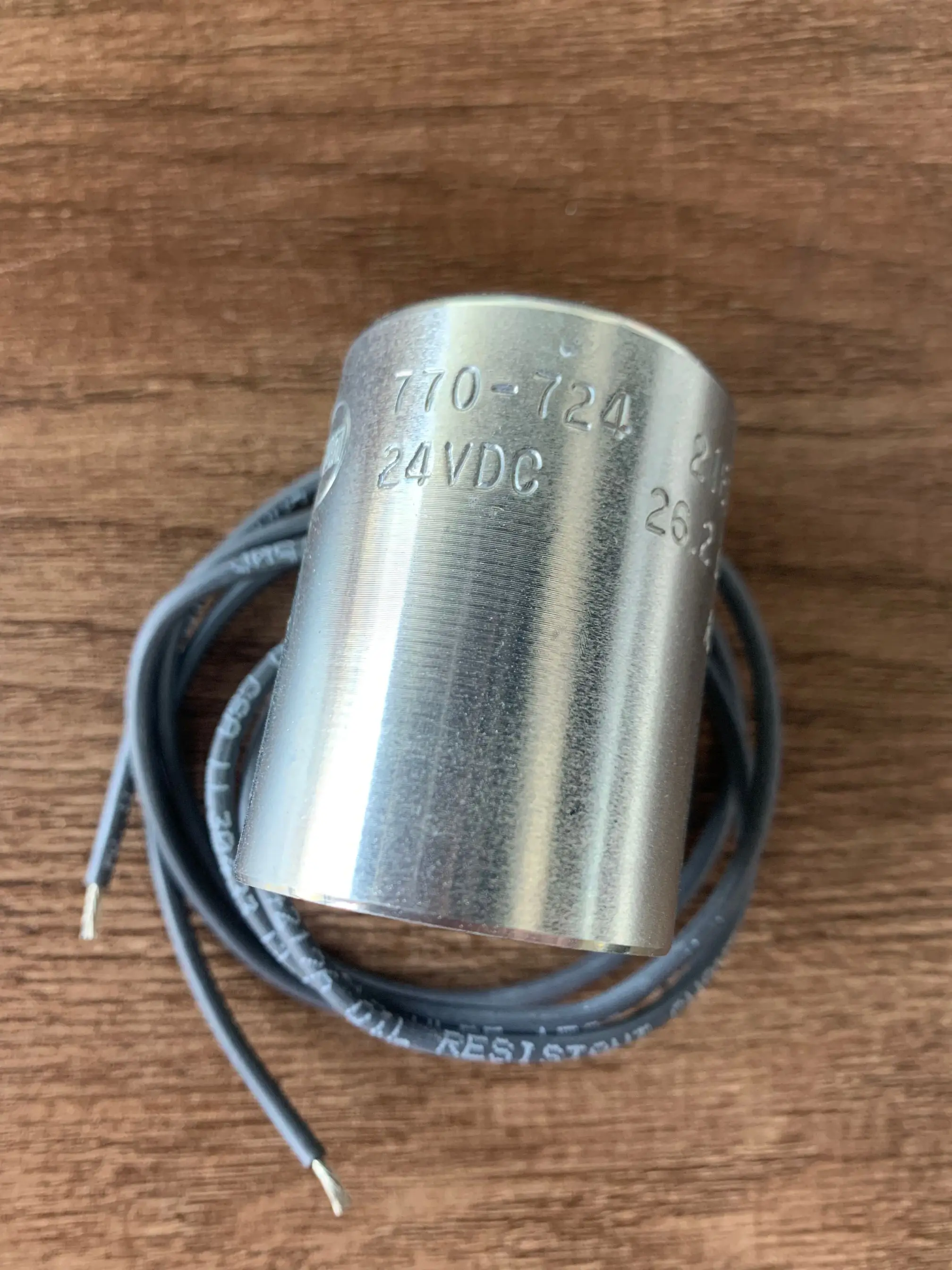 

770924 770-924 770724 770-724 770 924 724 770299 Катушка SUN Hydraulics Origin 24 В постоянного тока с разъемом Deutsch DT04-2P и диодом TVS