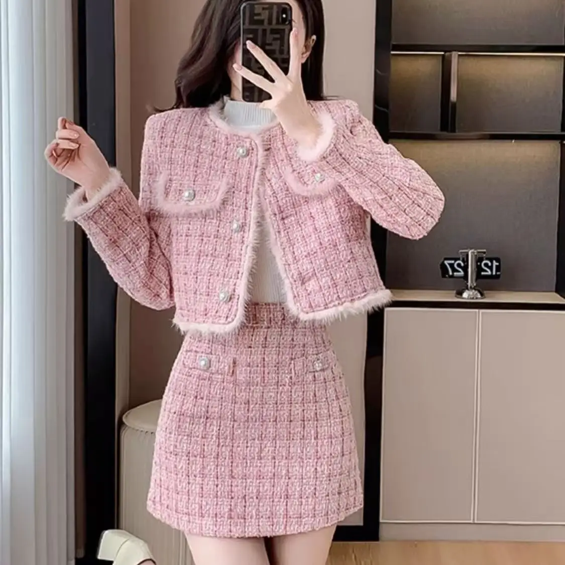 

Твидовый темпераментный костюм, женская осень-зима 2025, новая стеганая куртка, топ, юбка средней длины, комплект из двух предметов