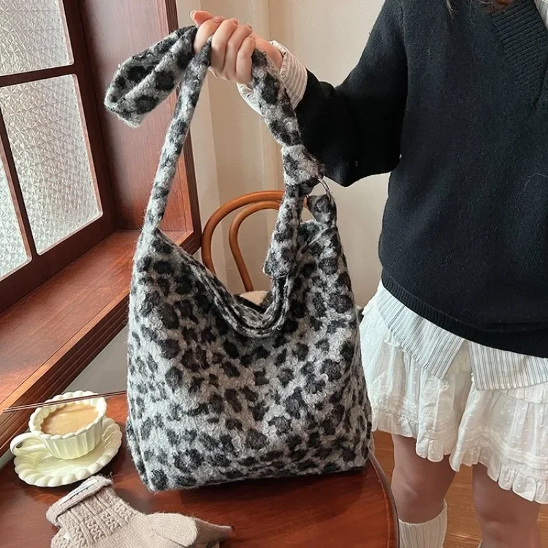Glamorous Practical Diaper Bag Women's Luxury Leather Tote Vintage Crossbody Bag Minimalist Designer Large Capacity Elegant