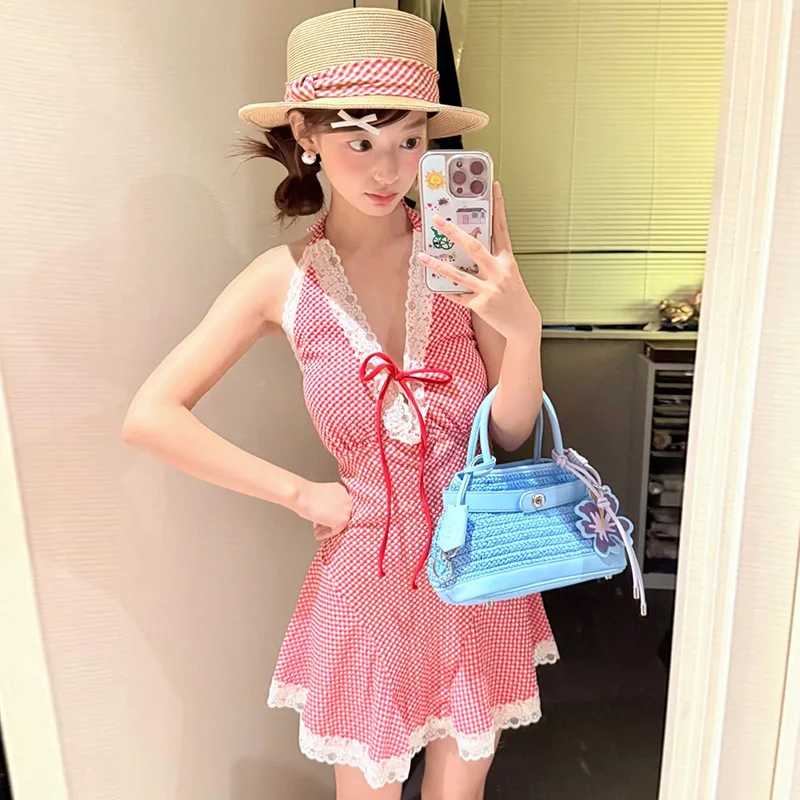 

Новинка 2026: Купальник-бикини из двух частей с V-образным вырезом, кружевной отделкой и красным клетчатым узором, для женщин с небольшой грудью, облегающий, сексуальный, для горячих девушек